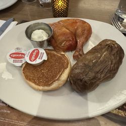 Rôtisserie St-Hubert - Leg dinner