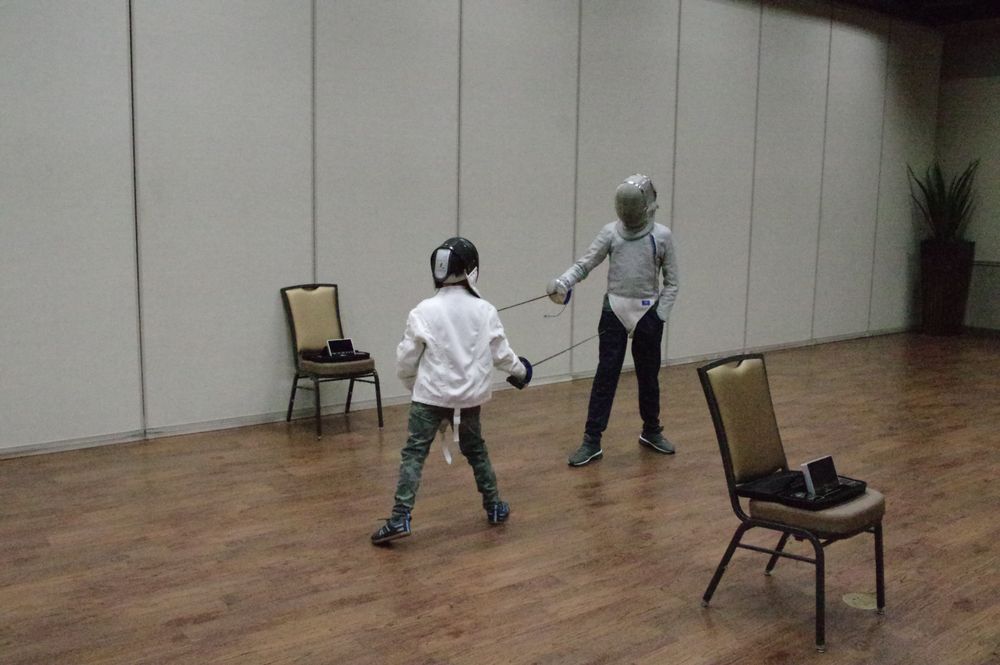 Round Rock Fencing Club Logo