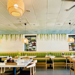 Maui Pho  - Dining room