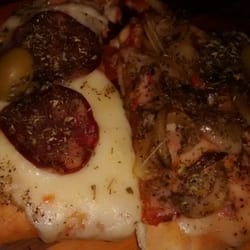 Pase Propiedad Privada - Pizza de cebolla y calabresa