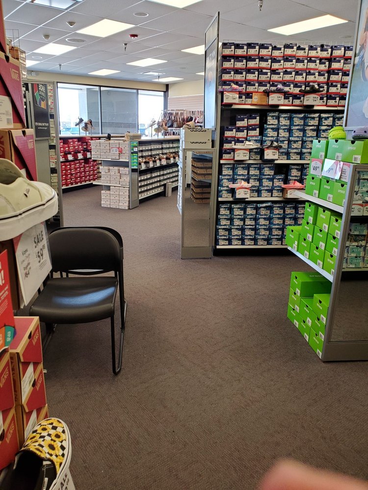 SHOE CARNIVAL Updated May 2024 15818 S La Grange Rd, Orland Park