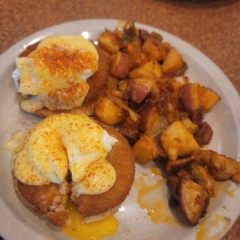 Bill's Café - Crab cakes Benedict - Breakfast & Brunch Near Me - Pleasanton, California