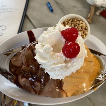 Fenton's Creamery - Ice Cream & Frozen Yogurt Near Me - Vacaville, California