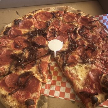 Lucky's Pizza - 15" Sweet Pepperoni - Pizza Near Me - Canoga Park, California Lucky's Pizza - 15" Sweet Pepperoni - Pizza Near Me - Canoga Park, California