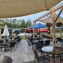 Barado's On The Water - Patio