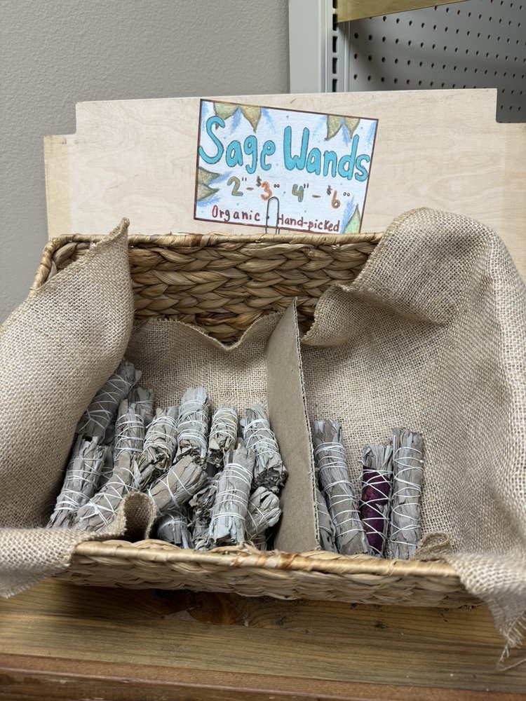 Urthly Vegan Market Logo