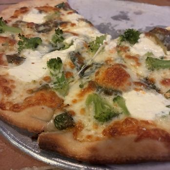 Brick House Bar & Grille - White Pizza with broccoli and spinach! - Pubs Near Me - Philadelphia, Pennsylvania Brick House Bar & Grille - White Pizza with broccoli and spinach! - Pubs Near Me - Philadelphia, Pennsylvania