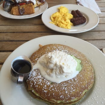 Bea Bea's - Green tea pancakes, strawberry dream waffle, eggs n' sausages!! - Coffee & Tea Near Me - Burbank, California