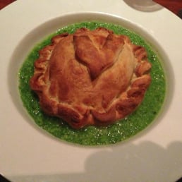 Vegetarians rejoice, for you too can have a pie floater! (Note: it usually comes with "dead horse" - I requested it sauceless)