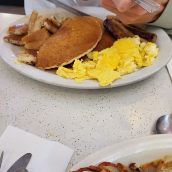Carlos' Country Kitchen - Pancakes, eggs and sausage - Diners Near Me - Santa Rosa, California Carlos' Country Kitchen - Pancakes, eggs and sausage - Diners Near Me - Santa Rosa, California