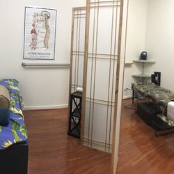Dr. Shayne M. Guthrie D.C. - Windward Spine and Body Center - New massage table and new floors! Come Check it out!
