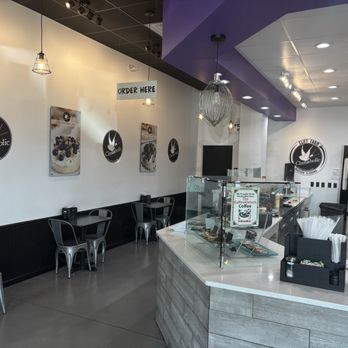 Cinnaholic - Dining area - Bakeries Near Me - Madison, Alabama