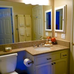 California VRBO - Jack and Jill bathroom