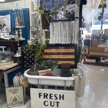 TipTop Variety Shoppe - Enamel bathtub, American flag, whimsy towels, floral - Antiques Near Me - McGregor, Texas TipTop Variety Shoppe - Enamel bathtub, American flag, whimsy towels, floral - Antiques Near Me - McGregor, Texas