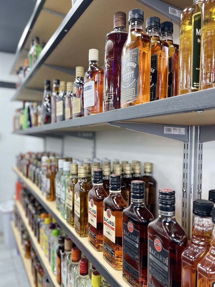 The Liquor Guys Logo