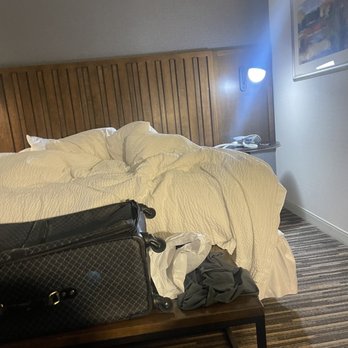 Four Points by Sheraton Melville Long Island - Bed area - Hotels Near Me - Plainview, New York Four Points by Sheraton Melville Long Island - Bed area - Hotels Near Me - Plainview, New York