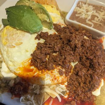 Cafe con Leche - Chilaquiles Verdes with chorizo and avocado - Mexican Near Me - Chicago, Illinois