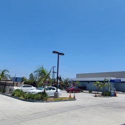 Chevron - Car wash with vacuums