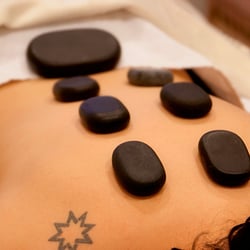 Ultreia - Masaje con piedras calientes HOT STONE