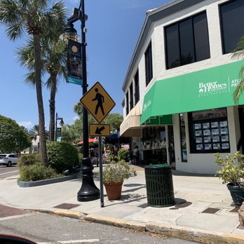 St Armands Circle - Shopping Centers Near Me - Sarasota, Florida