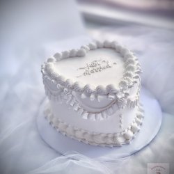 Katefections  - Vintage wedding cake, heart wedding cake
