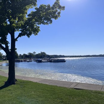 Lake Lawn Resort - Boat and wave runner rentals - Resorts Near Me - Delavan, Wisconsin Lake Lawn Resort - Boat and wave runner rentals - Resorts Near Me - Delavan, Wisconsin