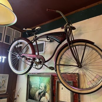 Porky's BBQ - Decor - Barbeque Near Me - Paoli, Indiana