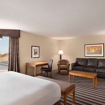Royal Hotel West Edmonton - Guest room - Hotels Near Me - Edmonton, Alberta Royal Hotel West Edmonton - Guest room - Hotels Near Me - Edmonton, Alberta