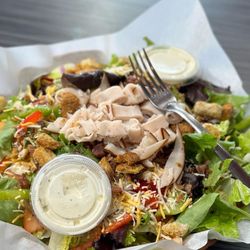 DW Grill & Catering - Turkey bacon salad