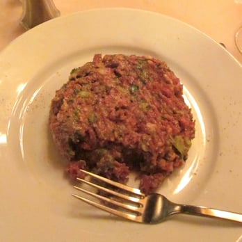 Le Café du Commerce - In America, the equivalent to a bunless and rare burger, but safer to eat. - French Near Me - Paris, 75