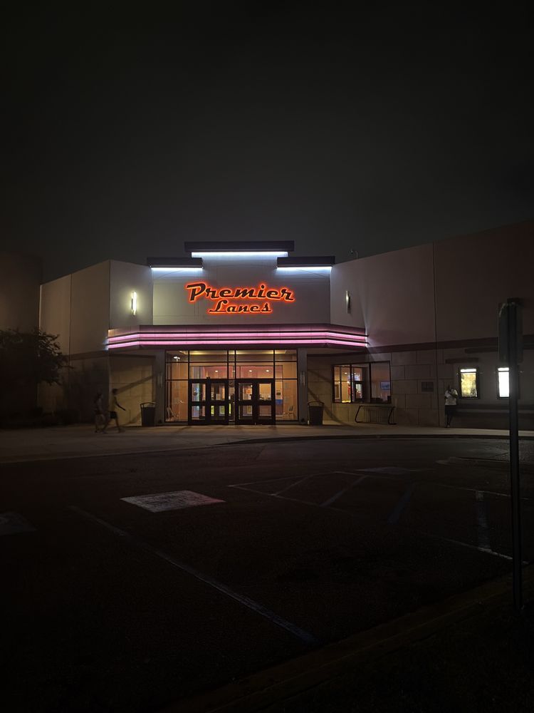 Premier Lanes Entertainment Logo
