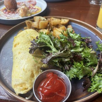 Chef Geoff's West End - Cheese Omelet - New American Near Me - Washington, DC, District of Columbia