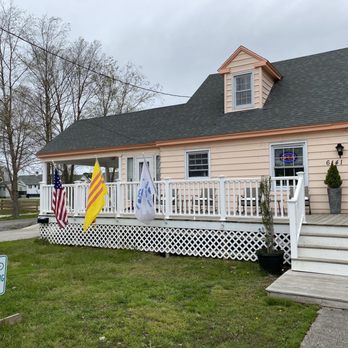 Amarin Coffee USA - Front entrance with the wide porch - Coffee & Tea Near Me - Chincoteague, Virginia