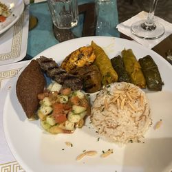 El Cairo Restaurant - El Sultán. It's basically a sampler plate.