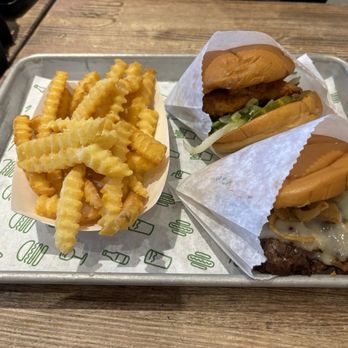 SHAKE SHACK HENDERSON - Updated February 2025 - 730 Photos & 449 ...