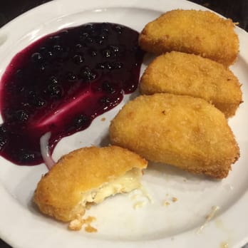 Alhambra - Fried goat cheese with blueberry sauce - Spanish Near Me - Madrid, M