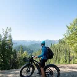 Spokehouse E-Bike Rentals - Riding the Route of the Hiawatha