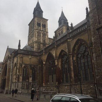 Basiliek van Sint Servaas Servatius - Churches Near Me - Maastricht, LI