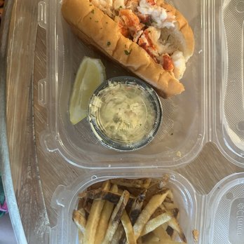 The Jones Oyster - Manhattan lobster roll - Beverage Store Near Me - Greenville, South Carolina The Jones Oyster - Manhattan lobster roll - Beverage Store Near Me - Greenville, South Carolina