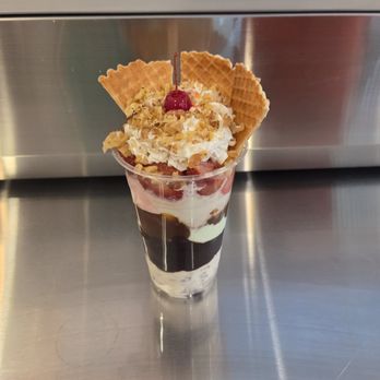 Willi Scoops - Ice Cream & Frozen Yogurt Near Me - Willimantic, Connecticut