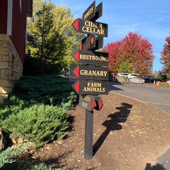 Edwards Apple Orchard - Farmers Market Near Me - Poplar Grove, Illinois