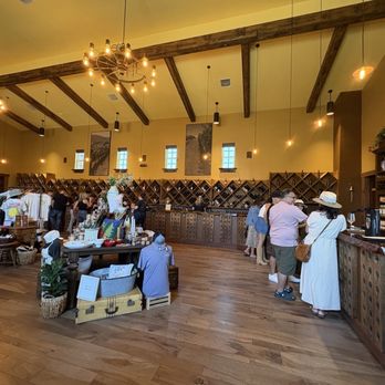 Robert Renzoni Vineyards - Tasting room - Wineries Near Me - Temecula, California Robert Renzoni Vineyards - Tasting room - Wineries Near Me - Temecula, California