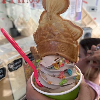 Kem Kem - #2 - cookies and cream ice cream with nutella filling and fruity pebbles sprinkles. BOMB. - Desserts Near Me - Sacramento, California