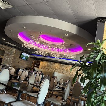 575 Bistro - Chandelier - Seafood Near Me - Kennesaw, Georgia