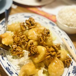 Walnut shrimp - 15 good size shrimp, crunchy and sweet! Walnut shrimp - 15 good size shrimp, crunchy and sweet!
