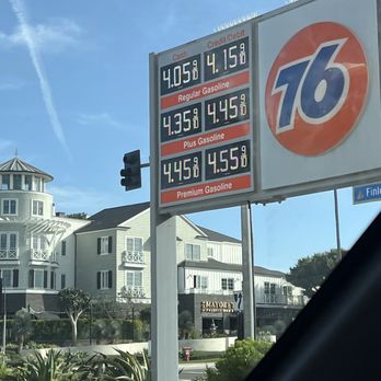76 - Cash sign but not taking cash - Gas Stations Near Me - Newport Beach, California