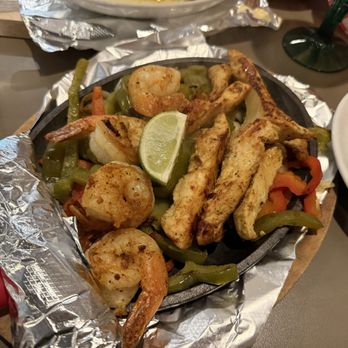 El Mariachi Loco Cantina - Chicken & Shrimp Fajita - Mexican Near Me - Bridgeton, Missouri El Mariachi Loco Cantina - Chicken & Shrimp Fajita - Mexican Near Me - Bridgeton, Missouri