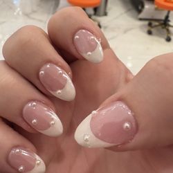 BV Luxury Nails - French tips with pearls