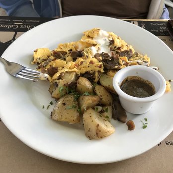 Chez Céline - Breakfast eggs with potatoes - Bakeries Near Me - Playa del Carmen, ROO Chez Céline - Breakfast eggs with potatoes - Bakeries Near Me - Playa del Carmen, ROO