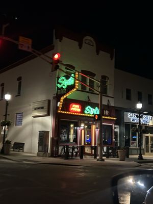 Syd's Fine Food and Spirits by null
